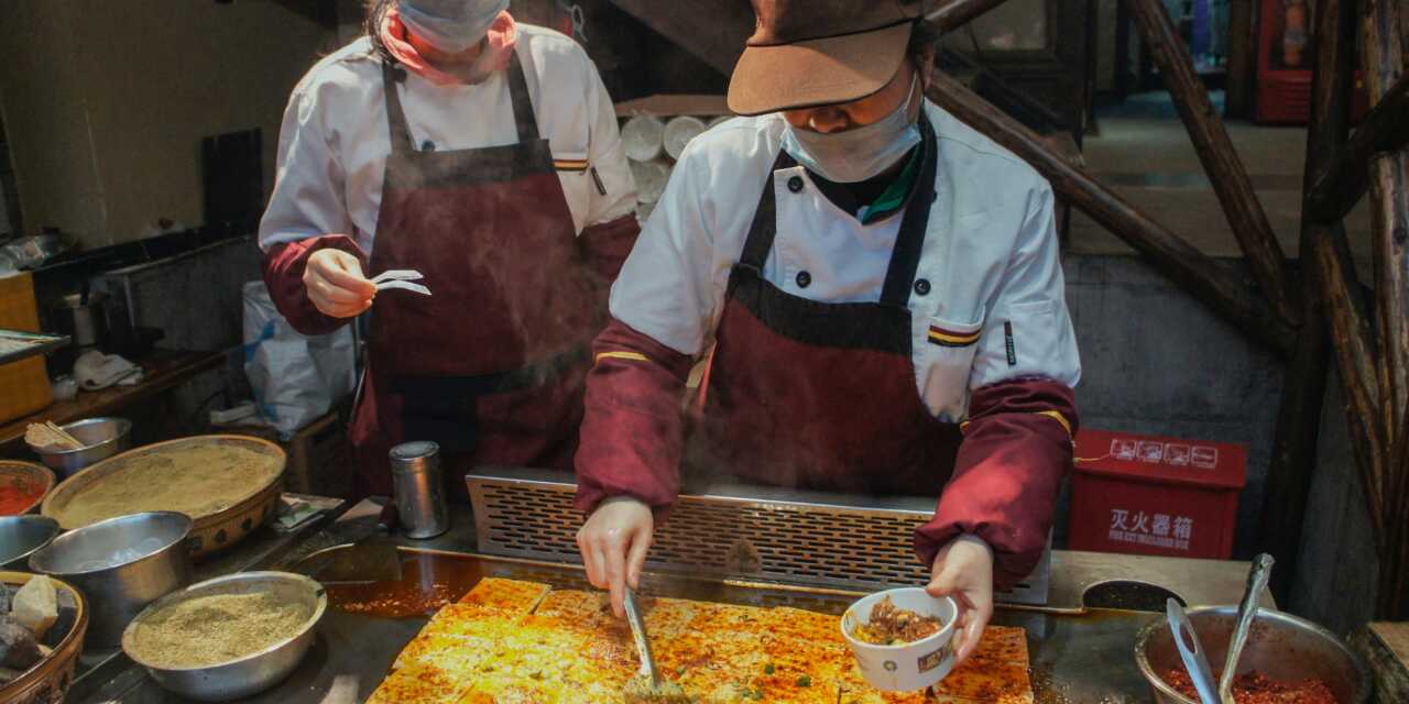 Street Food : Une Fenêtre sur la Culture Locale
