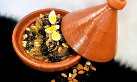Comment Préparer un Tajine Marocain aux Amandes et Pruneaux ?